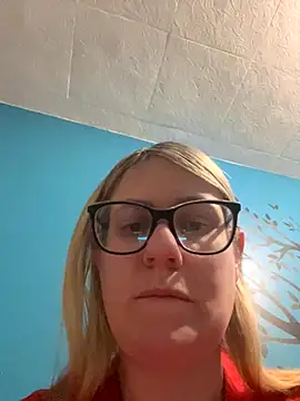 Snapshot of lady_gloria69 chatting on 10.13.25 lady gloria69 online show from 10.13.25