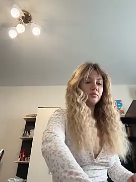 Snapshot of mollygirll chatting on 10.02.25 mollygirll online show from 10.02.25