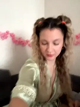 Snapshot of mollygirll chatting on 10.16.25 mollygirll online show from 10.16.25