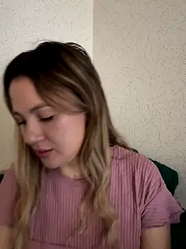 Snapshot of mollygirll chatting on 11.19.25 mollygirll online show from 11.19.25