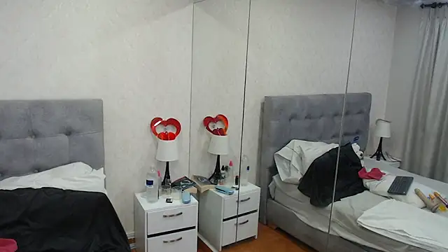 Snapshot of ScarlettGreen_ chatting on 09.10.25 ScarlettGreen online show from 09.10.25