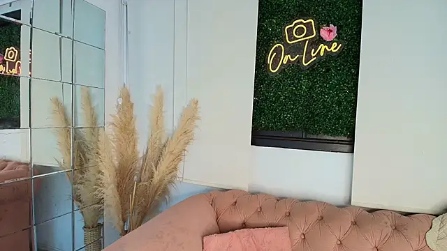 Snapshot of juliana_luque chatting on 11.02.25 juliana luque online show from 11.02.25