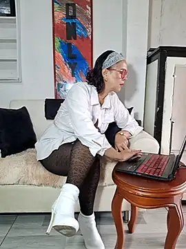 Amadamilf1980 online show from 09.18.25