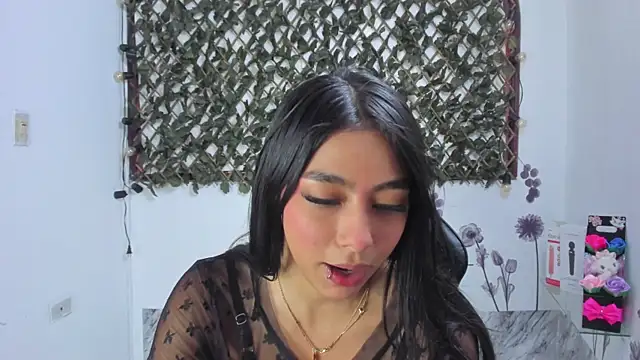 Sarahbrowm  online show from 10.21.25