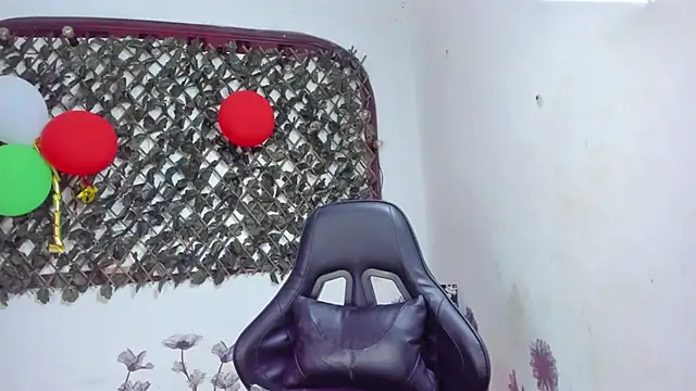 Sarahbrowm  online show from 11.06.25