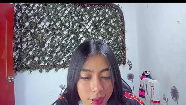 Sarahbrowm  online show from 11.21.25