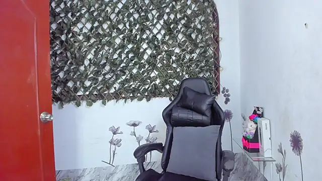 Sarahbrowm  online show from 11.26.25