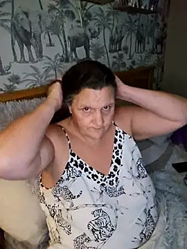 MissQueenBeex online show from 11.02.25