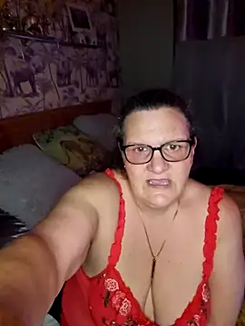 MissQueenBeex online show from 03.17.26