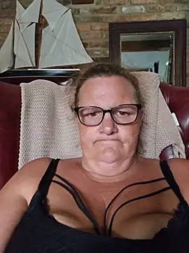 MissQueenBeex online show from 07.06.26