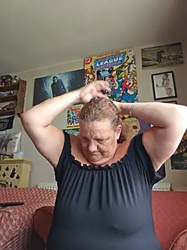 MissQueenBeex online show from 07.31.26