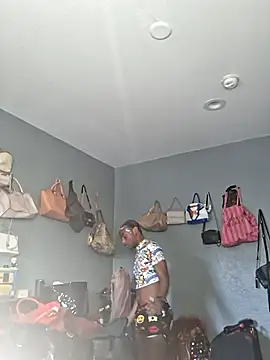 Snapshot of ItsBarbieBitcxxxx69 chatting on 11.11.25 ItsBarbieBitcxxxx69 online show from 11.11.25