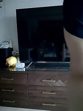 Snapshot of woonee827372 chatting on 11.08.25 woonee827372 online show from 11.08.25