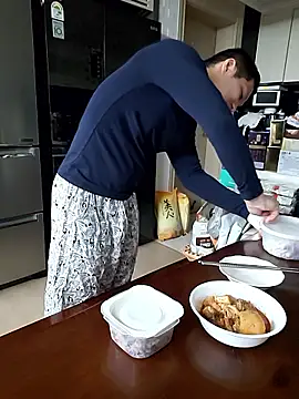 Snapshot of woonee827372 chatting on 11.14.25 woonee827372 online show from 11.14.25