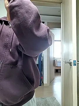 Snapshot of woonee827372 chatting on 11.20.25 woonee827372 online show from 11.20.25