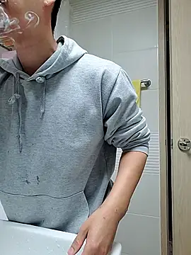 Snapshot of woonee827372 chatting on 11.26.25 woonee827372 online show from 11.26.25