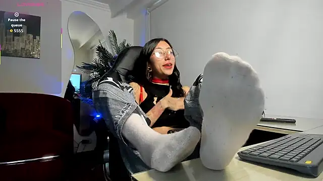 Laila Angels online show from 12.18.25