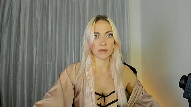 Snapshot of _Miss_Valentina_ chatting on 04.07.26 Miss Valentina online show from 04.07.26