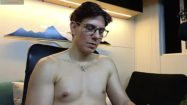 Snapshot of Almiboys chatting on 03.19.25 Almiboys online show from 03.19.25