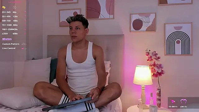 Snapshot of Almiboys chatting on 09.11.25 Almiboys online show from 09.11.25