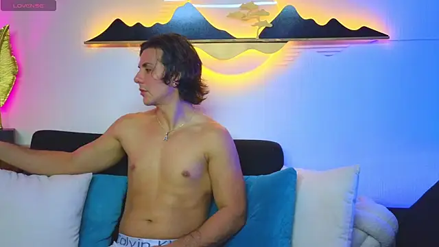 Snapshot of Almiboys chatting on 09.29.25 Almiboys online show from 09.29.25