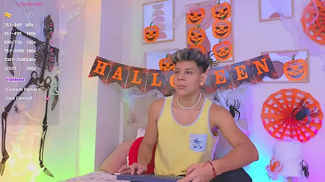 Snapshot of Almiboys chatting on 10.27.25 Almiboys online show from 10.27.25