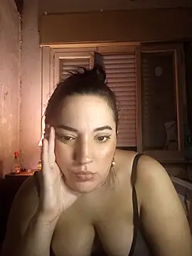 Snapshot of myla_rommer1 chatting on 03.23.25 myla rommer1 online show from 03.23.25