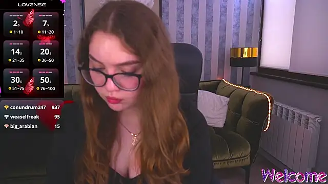 Snapshot of LuxSopphia chatting on 03.22.25 LuxSopphia online show from 03.22.25