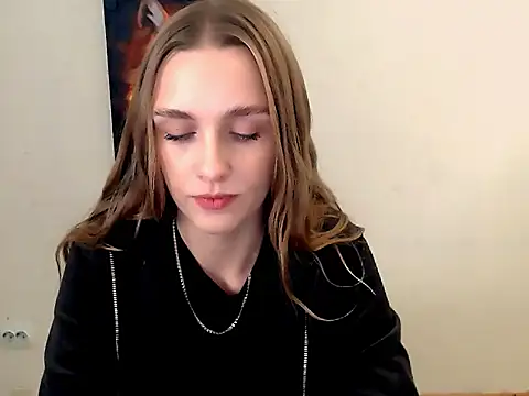 Snapshot of Doll_Angelina chatting on 10.11.25 Doll Angelina online show from 10.11.25