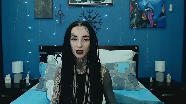 Snapshot of Velvetbat chatting on 06.18.26 Velvetbat online show from 06.18.26