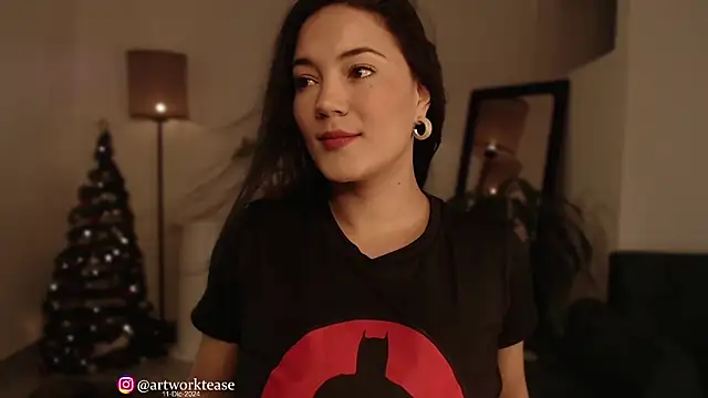 Snapshot of Artworktease chatting on 12.11.24 Artworktease online show from 12.11.24