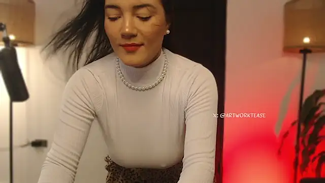 Snapshot of Artworktease chatting on 03.12.25 Artworktease online show from 03.12.25