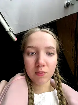 Snapshot of bambi_lu chatting on 09.29.25 bambi lu online show from 09.29.25