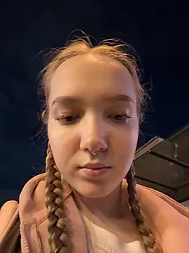 Snapshot of bambi_lu chatting on 10.07.25 bambi lu online show from 10.07.25