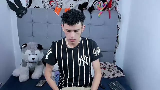 Snapshot of jeims_hotboy chatting on 09.11.25 jeims hotboy online show from 09.11.25