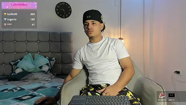 Snapshot of samxx_muscle chatting on 09.18.25 samxx muscle online show from 09.18.25