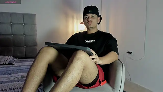 Snapshot of samxx_muscle chatting on 10.01.25 samxx muscle online show from 10.01.25