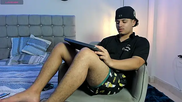 Snapshot of samxx_muscle chatting on 10.10.25 samxx muscle online show from 10.10.25