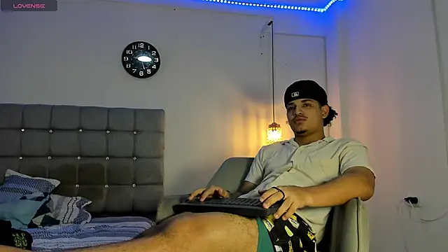Snapshot of samxx_muscle chatting on 10.11.25 samxx muscle online show from 10.11.25