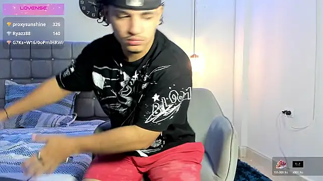 Snapshot of samxx_muscle chatting on 10.12.25 samxx muscle online show from 10.12.25