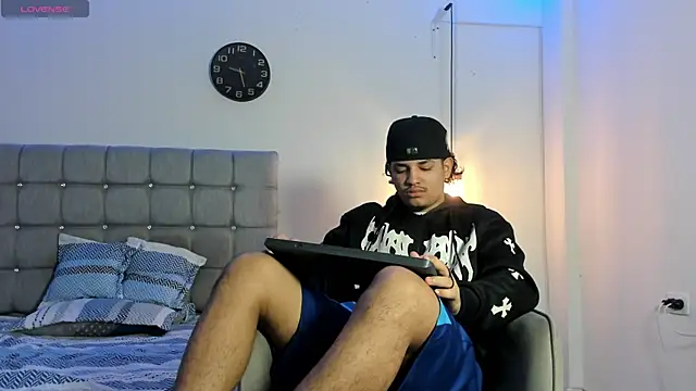 Snapshot of samxx_muscle chatting on 10.16.25 samxx muscle online show from 10.16.25
