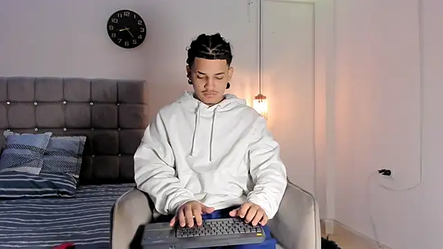 Snapshot of samxx_muscle chatting on 01.08.26 samxx muscle online show from 01.08.26