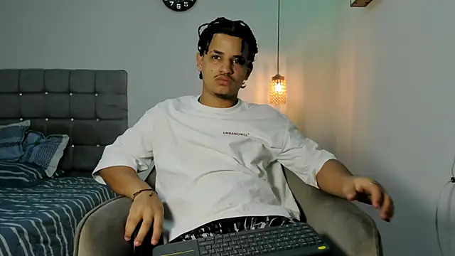 Snapshot of samxx_muscle chatting on 01.10.26 samxx muscle online show from 01.10.26