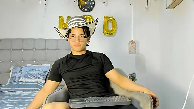 Snapshot of samxx_muscle chatting on 01.14.26 samxx muscle online show from 01.14.26