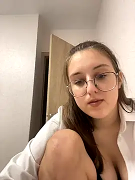 Snapshot of Vviikkssiikk chatting on 09.29.25 Vviikkssiikk online show from 09.29.25