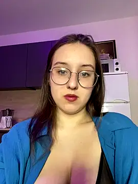 Snapshot of Vviikkssiikk chatting on 10.19.25 Vviikkssiikk online show from 10.19.25