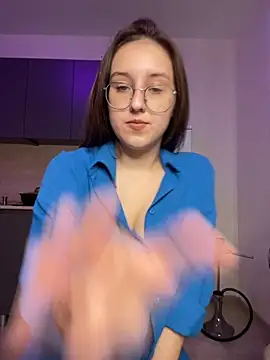 Snapshot of Vviikkssiikk chatting on 10.20.25 Vviikkssiikk online show from 10.20.25