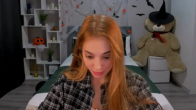 MelanieAlves online show from 10.31.25