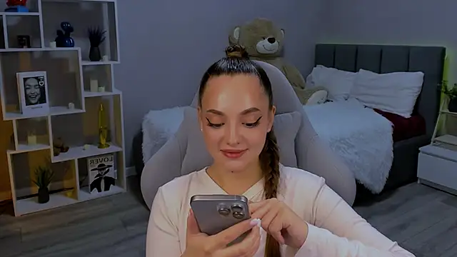 MelanieAlves online show from 11.28.25