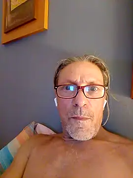 Snapshot of Deddyitalia3p chatting on 09.17.25 Deddyitalia3p online show from 09.17.25